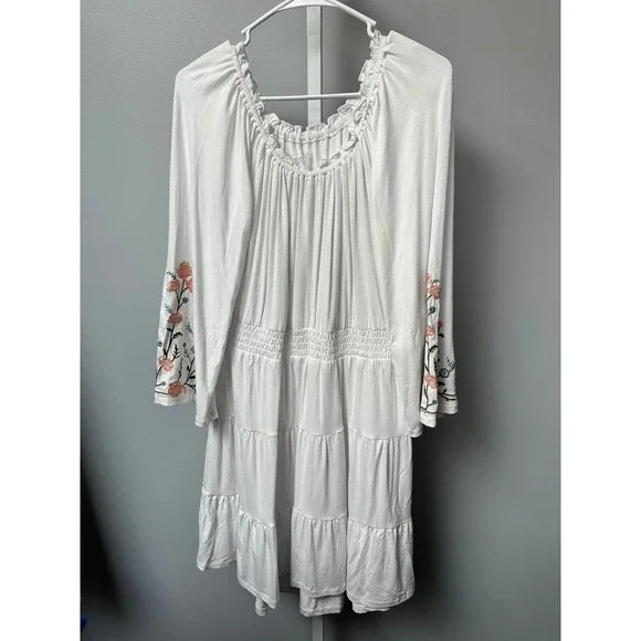 Cupio Dresses Cupio White Embroidered Floral Long Sleeve